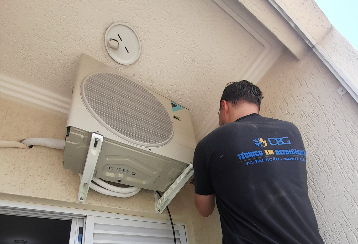 instalação-de-ar-condicionado-split-inverter-técnico-DBG